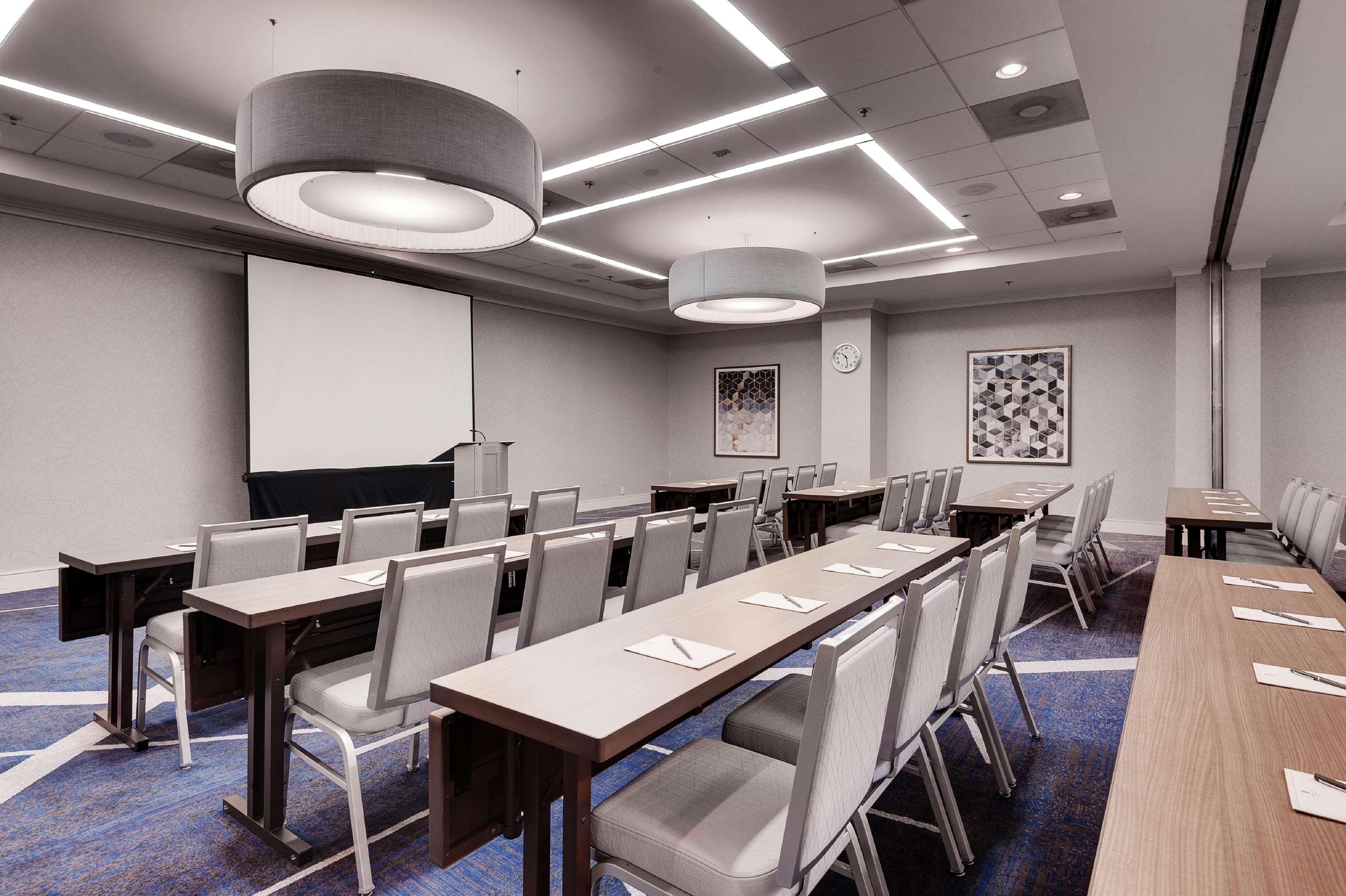 Hotel Embassy By Hilton Crabtree