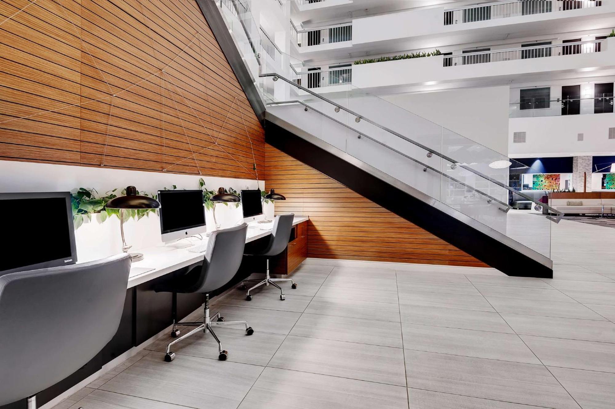 Hotel Embassy By Hilton Crabtree Raleigh