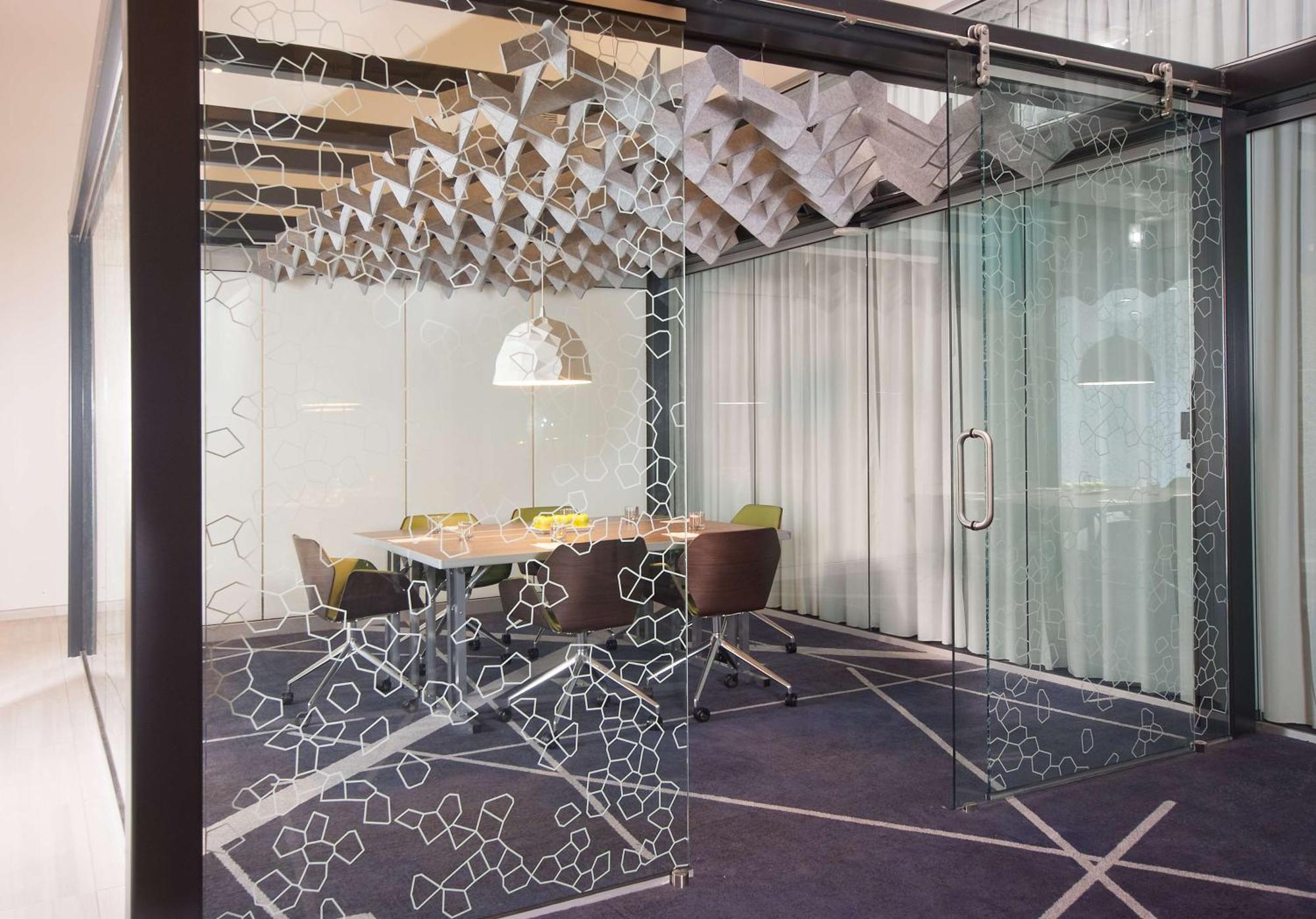 Embassy By Hilton Crabtree Hotel