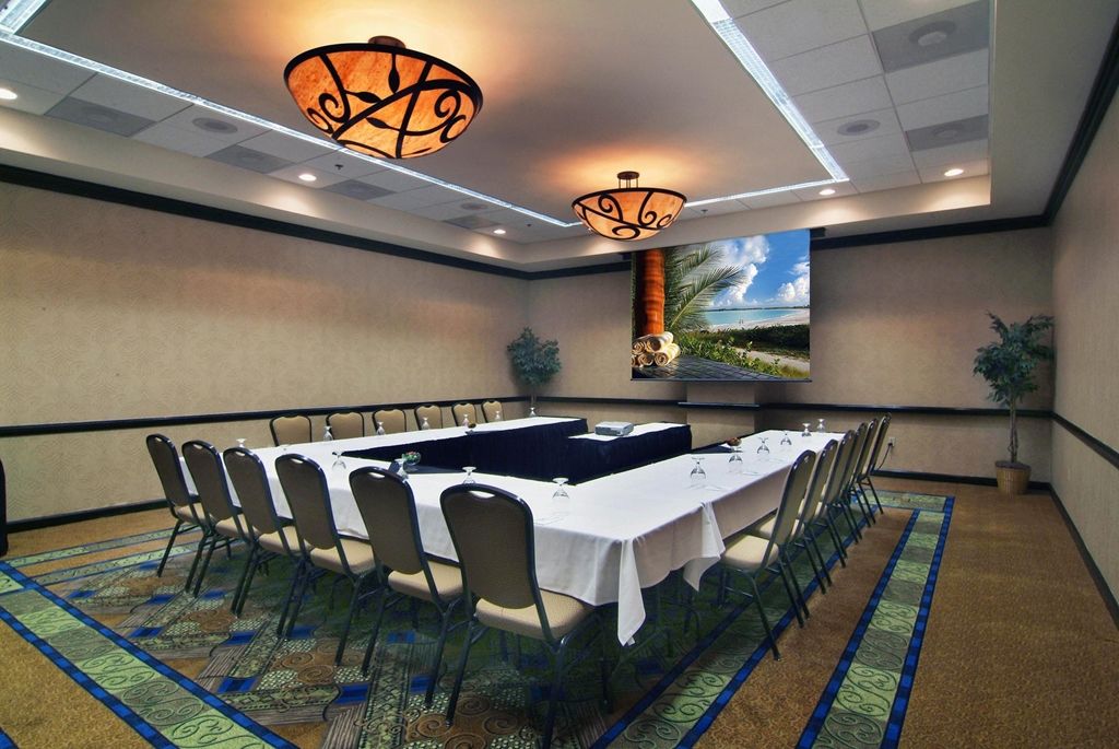 Hotel Embassy By Hilton Crabtree 3*