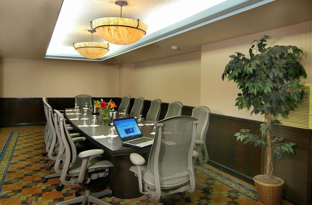 Hotel Embassy By Hilton Crabtree Raleigh