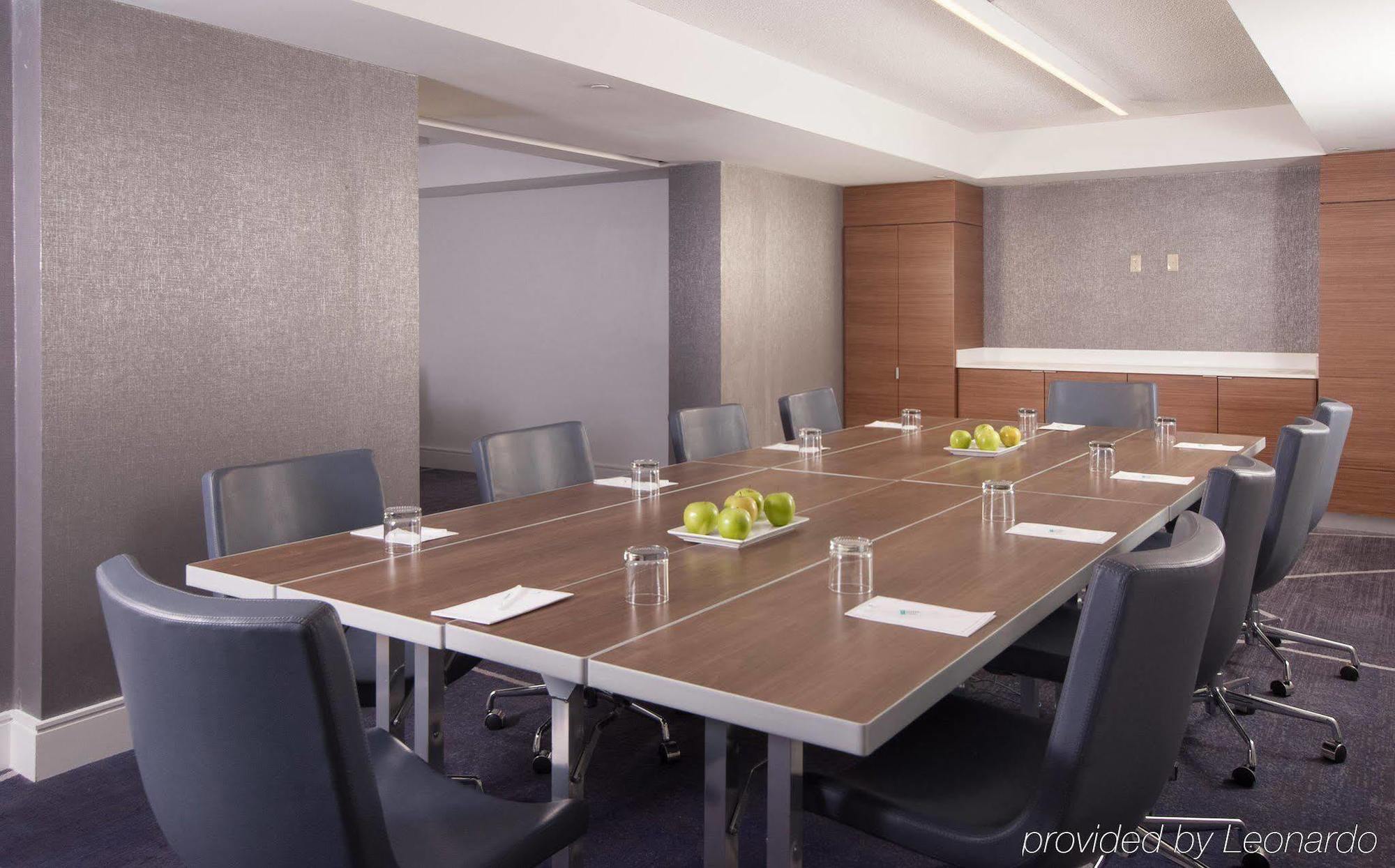 Hotel Embassy By Hilton Crabtree 3*